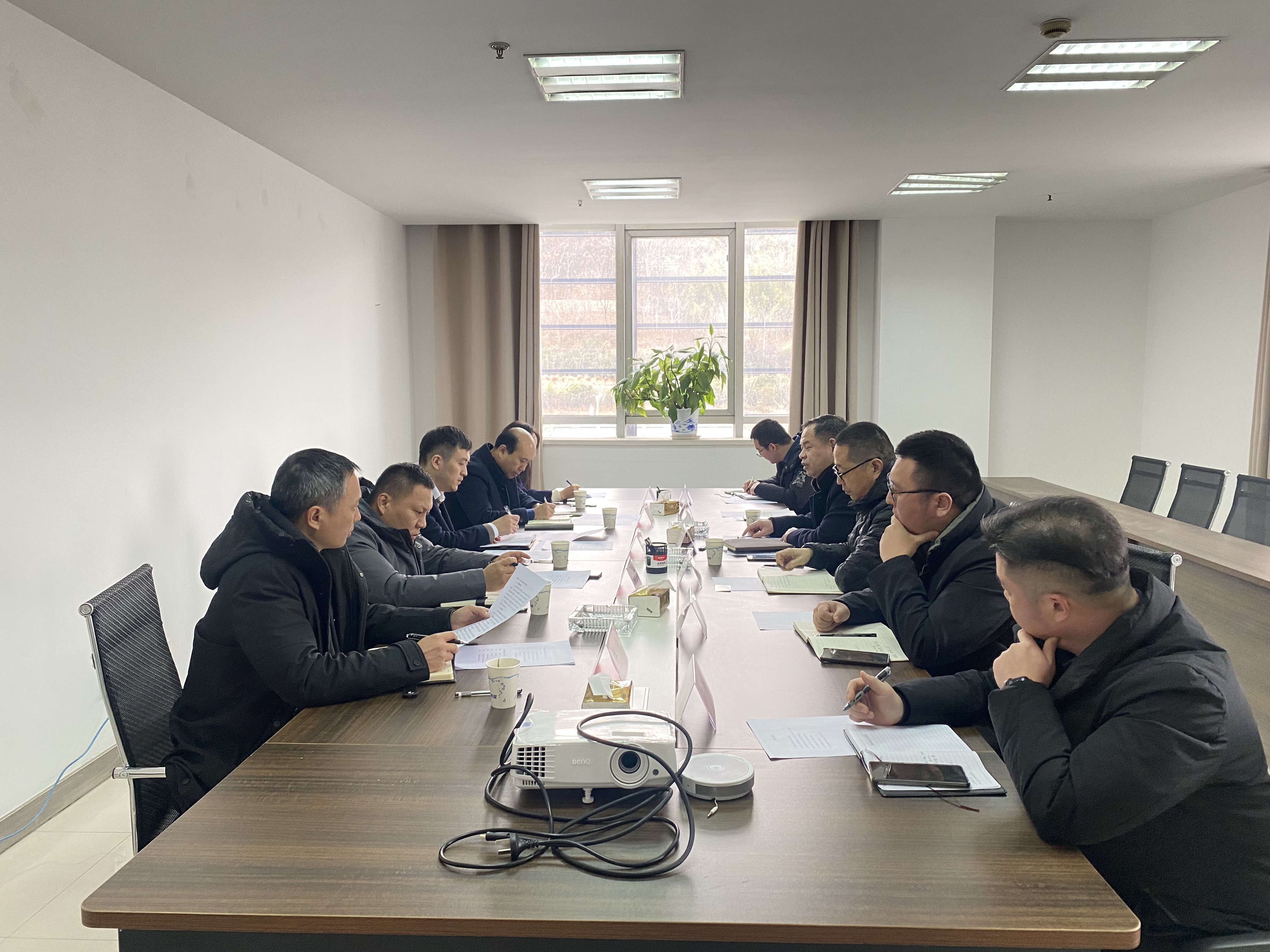 國盛集團風(fēng)控部部長王翔一行到交控供應(yīng)鏈公司開展合作交流