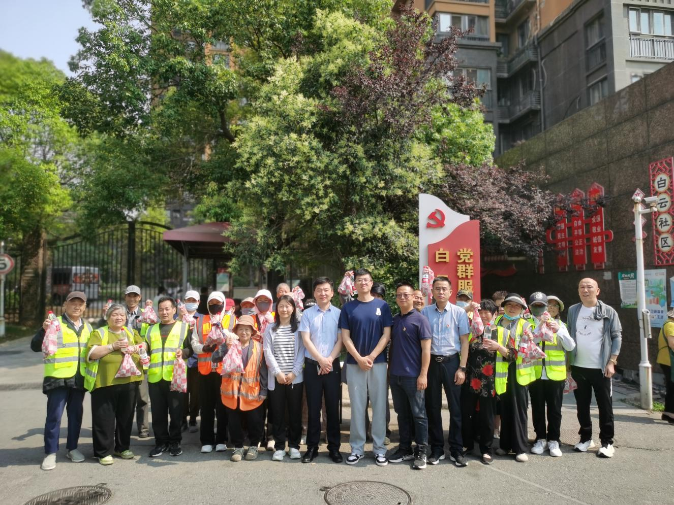 冠盛路橋黨總支攜手白云社區(qū)開展端午活動